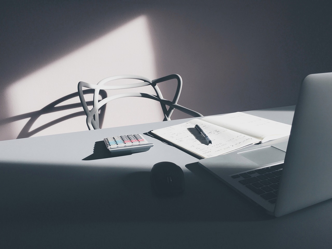 Early retirement calculators for freelancers - HourlyMail24